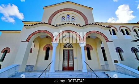 La façade peinte en jaune de l'église orthodoxe du monastère de Saint Gerasimos à Céphalonie, Grèce Banque D'Images