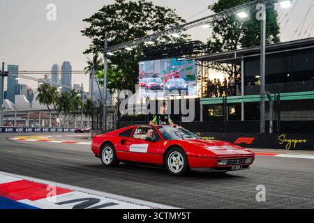 Singapour. 05 octobre 2025. Gabriel Bortoleto 5 (BRA) Stake/Kick Sauber C45 - Driver's Parade pendant le Grand Prix de formule 1 Singapore Airlines Singapore 2025 au Marina Bay Street circuit, Singapour le 5 octobre 2025 crédit : Jun Da Tan/Every second Media crédit : Every second Media/Alamy Live News Banque D'Images