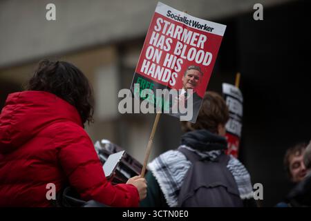 Édimbourg, Écosse, Royaume-Uni. 7 octobre 2025. Le rassemblement Pro Palestine a lieu devant la Bibliothèque Université d'Édimbourg le 7 octobre. Aujourd'hui marque l'anniversaire de l'attaque du Hamas. Crédit photos : Pako Mera/Alamy Live News Banque D'Images