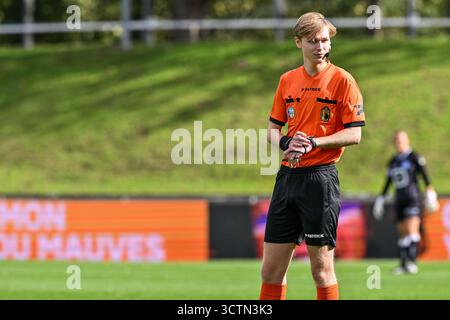 Deinze, Belgique. 04 octobre 2025. L'arbitre Eliot Cluny photographiée lors d'un match de football féminin entre le RSC Anderlecht Women et les AA Gent Ladies lors de la troisième journée de la saison 2024 - 2025 de la Super League belge Lotto Womens, le samedi 4 octobre 2025 à Deinze, Belgique . Crédit : Sportpix/Alamy Live News Banque D'Images