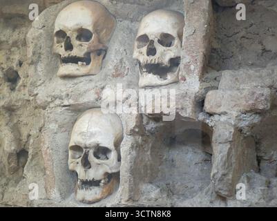 La Tour du crâne (Cele Kula) - construite à partir des 952 crânes de guerriers serbes morts après le soulèvement de 1809 dans la ville de Nis, Serbie Banque D'Images