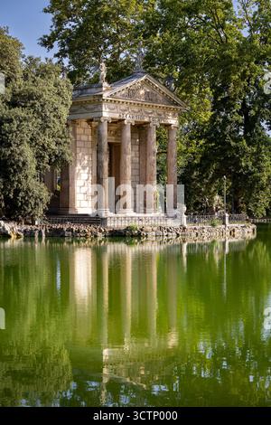 Temple d'Asclépius, lac de Villa Borghèse, Rome, Italie Banque D'Images