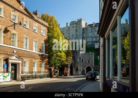 Après-midi d'automne sur Thames Street à Windsor, Berkshire, Angleterre. Banque D'Images