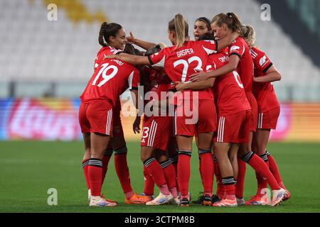 Turin, Italie. 07 octobre 2025. Lucia Alves de SL Benfica célèbre avec ses coéquipiers après avoir marqué un but lors du match MD1 de l'UEFA Women Champions League entre la Juventus FC et SL Benfica au stade Allianz le 7 octobre 2025 à Turin, Italie . Crédit : Marco Canoniero/Alamy Live News Banque D'Images