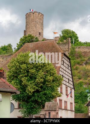 Impression de Kaysersberg, ville historique et ancienne commune d'Alsace dans le nord-est de la France Banque D'Images