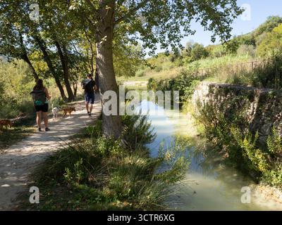 Parco naturale dei Mulini, parc public avec sources chaudes et système démantelé de moulins à céréales à Bagno Vignoni, ville dans la province de Sienne, Italie Banque D'Images