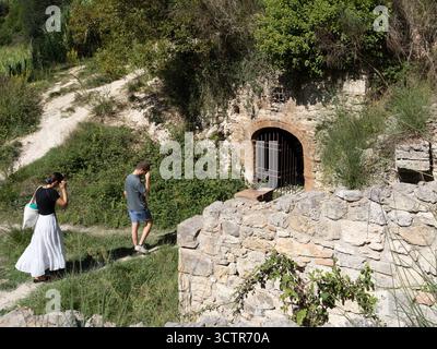 Parco naturale dei Mulini, parc public avec sources chaudes et système démantelé de moulins à céréales à Bagno Vignoni, ville dans la province de Sienne, Italie Banque D'Images