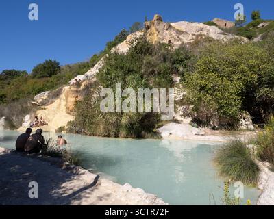 Parco naturale dei Mulini, parc public avec sources chaudes et système démantelé de moulins à céréales à Bagno Vignoni, ville dans la province de Sienne, Italie Banque D'Images