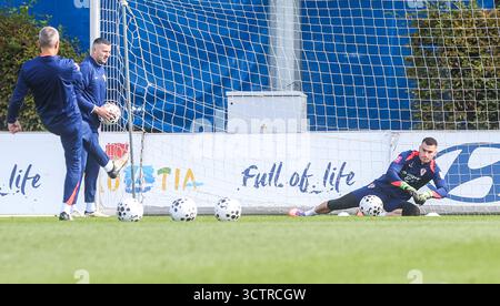 Zagreb, Croatie. 08 octobre 2025. L'équipe nationale croate de football pendant l'entraînement avant le match des qualifications européennes de l'UEFA avec la Tchéquie à Zagreb, Croatie le 8. Octobre 2025. Danijel Subasic, Dominik Livakovic photo : Slavko Midzor/PIXSELL crédit : Pixsell/Alamy Live News Banque D'Images