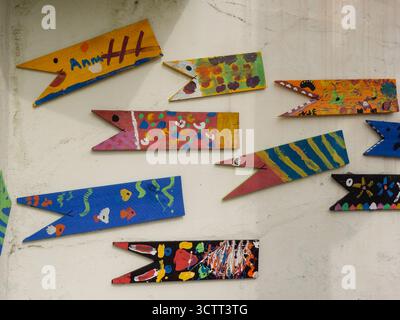 Panneaux colorés sur un mur dans Gamcheon culture Village, Busan, Corée du Sud Banque D'Images