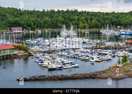 Port de plaisance sur l'île de Hovedøya, l'une des nombreuses petites îles du fjord Oslofjord au large d'Oslo, Norvège, Europe du Nord Banque D'Images