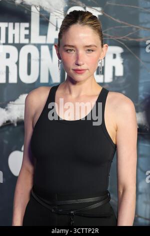 NEW YORK, NEW YORK – 7 OCTOBRE : Haley Bennett assiste à la première mondiale de la série Apple TV+ The Last Frontier au Regal Union Square le 7 octobre 2025, à New York. Ce drame très attendu a réuni des membres de la distribution, des cinéastes et des invités VIP pour une célébration glamour du tapis rouge avant son lancement le 10 octobre sur Apple TV+. (Photo : Luiz Rampelotto/EuropaNewswire) Banque D'Images