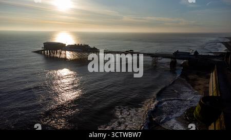 Vue aérienne de Cromer Pier au lever du soleil Banque D'Images