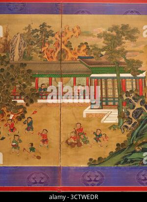 Une peinture sur un panneau d'un écran pliant 'cent enfants' ( ? ? ?, Baekja-do) un motif populaire dans l'art coréen et asiatique de l'est, symbolisant la prospérité, la longévité, et le souhait de beaucoup de fils. Cette œuvre d'art date de l'ère Joseon et est conservée dans le musée national du palais de Gyeongbokgung. c. 1750. Banque D'Images
