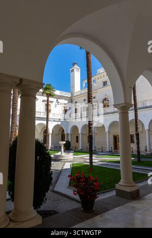Cour italienne du Palais Livadia, ancienne résidence d'été des derniers empereurs russes, notamment le dernier tsar de Russie Nicolas II Banque D'Images
