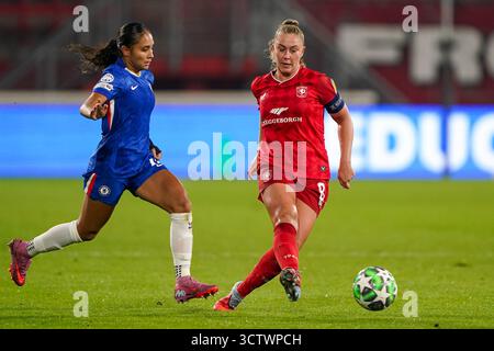 Enschede, pays-Bas. 08 octobre 2025. ENSCHEDE, PAYS-BAS - 8 OCTOBRE : lors du match de l'UEFA Women's Champions League entre le FC Twente et Chelsea à de Grolsch Veste le 8 octobre 2025 à Enschede, pays-Bas. (Photo par Andre Weening/Orange Pictures) crédit : Orange pics BV/Alamy Live News Banque D'Images