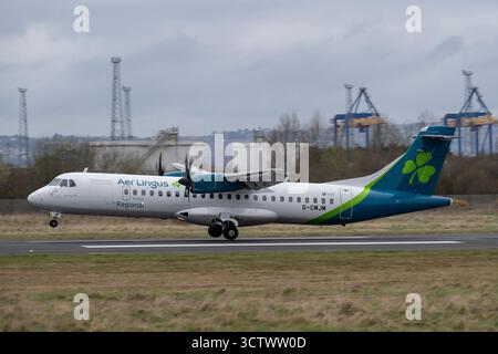 Images de l'avion de ligne régional ATR 72-600 exploité par Emerald Airlines, filiale de la compagnie aérienne irlandaise Aer Lingus. Banque D'Images