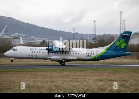 Images de l'avion de ligne régional ATR 72-600 exploité par Emerald Airlines, filiale de la compagnie aérienne irlandaise Aer Lingus. Banque D'Images