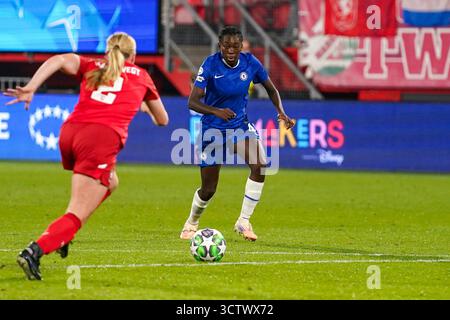 Enschede, pays-Bas. 08 octobre 2025. ENSCHEDE, PAYS-BAS - 8 OCTOBRE : Oriane Jean-François de Chelsea lors du match de l'UEFA Women's Champions League entre le FC Twente et Chelsea au de Grolsch Veste le 8 octobre 2025 à Enschede, pays-Bas. (Photo par Andre Weening/Orange Pictures) crédit : Orange pics BV/Alamy Live News Banque D'Images