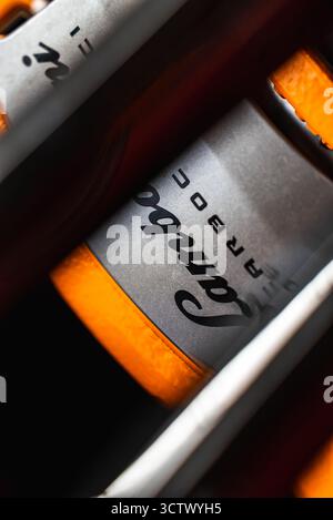 Gros plan de Lamborghini Urus Branding sur Metallic surface Banque D'Images