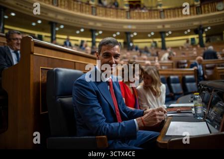 Madrid, Espagne. 08 octobre 2025. Pedro Sánchez, Président du Gouvernement espagnol, assiste à la session plénière du Congrès des députés et répond aux questions posées lors de la session de contrôle parlementaire du Gouvernement. Crédit : D. Canales Carvajal/Alamy Live News Banque D'Images