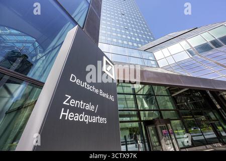 Francfort, Allemagne - 11 avril 2025 : gratte-ciel du siège social de Deutsche Bank AG à Francfort, Allemagne. Banque D'Images
