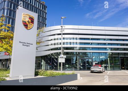 Stuttgart, Allemagne - 20 septembre 2025 : concessionnaire Porsche Zentrum à Pragsattel à Stuttgart, Allemagne. Banque D'Images