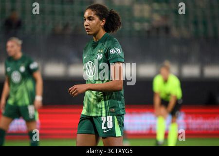 Wolfsburg, Deutschland. 08 octobre 2025. Wolfsburg, Allemagne 08. Oktober 2025 : Champions League - Frauen - 2025/2026 - VfL Wolfsburg vs. Paris Saint-Germain Im Bild : Cora Zicai (VfL) crédit : dpa/Alamy Live News Banque D'Images
