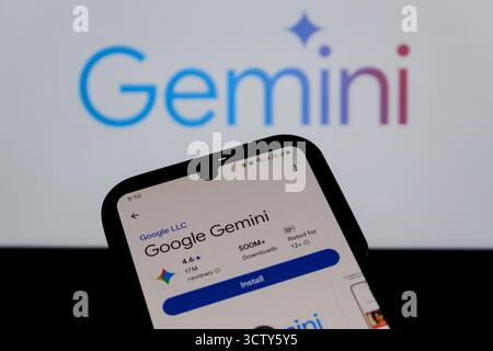 Bandung, Java occidental, Indonésie. 9 octobre 2025. Dans cette illustration photo, le logo Gemini ai est affiché sur un smartphone avec le logo Gemini ai en arrière-plan. (Crédit image : © Algi Febri Sugita/ZUMA Press Wire) USAGE ÉDITORIAL SEULEMENT ! Non destiné à UN USAGE commercial ! Banque D'Images