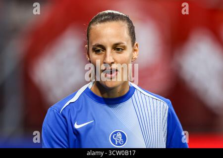 Enschede, pays-Bas. 08 octobre 2025. Enschede, pays-Bas, le 8 octobre 2025 : Nathalie Bjorn (14 Chelsea FC) regarde pendant le match de football MD1 de la Ligue des Champions de l'UEFA entre le FC Twente et le FC Chelsea au de Grolsch Veste à Enschede, aux pays-Bas. (Leiting Gao/SPP) crédit : photo de presse sportive SPP. /Alamy Live News Banque D'Images