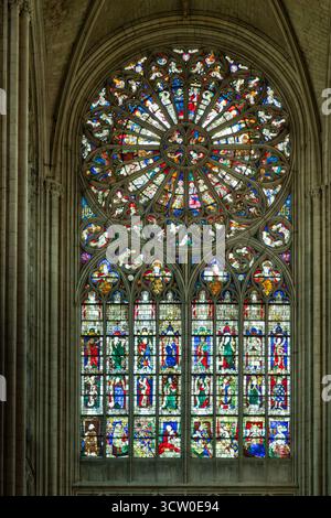 France, Sarthe, le Mans, Vieux Mans, Plantagenet City, centre historique médiéval, cathédrale Saint Julien, rosace du transept nord créée au 15ème Banque D'Images