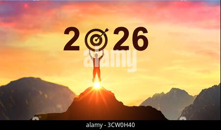 Personne tenant le jeu de fléchettes pour compléter 2026. Représente la réalisation des objectifs commerciaux, l'atteinte des objectifs et la réussite de la stratégie pour la nouvelle année Banque D'Images