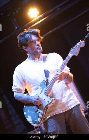Concert de musique - PRÉOCCUPATION - LES PRÉOCCUPATIONS SONT MAL À L'AISE EN TOURNÉE 2025 Daniel Christiansen joue de la guitare pendant la PRÉOCCUPATION - LES PRÉOCCUPATIONS SONT MAL À L'AISE EN TOURNÉE 2025, concert de musique à ROME, Italie, 07 octobre 2025 ROME MONK ROMA Italie Copyright : xTommasoxNotarangelox/xLiveMediax LPM 2072647 Banque D'Images