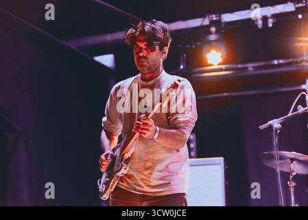 Concert de musique - PRÉOCCUPATION - LES PRÉOCCUPATIONS SONT MAL À L'AISE EN TOURNÉE 2025 Daniel Christiansen joue de la guitare pendant la PRÉOCCUPATION - LES PRÉOCCUPATIONS SONT MAL À L'AISE EN TOURNÉE 2025, concert de musique à ROME, Italie, 07 octobre 2025 ROME MONK ROMA Italie Copyright : xTommasoxNotarangelox/xLiveMediax LPM 2072650 Banque D'Images