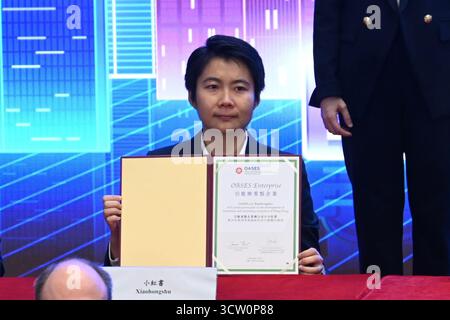 Hong Kong, Chine. 9 octobre 2025. Représentant de Xiaohongshu posant une photo à l'événement de signature d'OASES Enterprises le 9 octobre 2025 à Hong Kong. (Crédit image : © Kobe Li/Nexpher images via ZUMA Press Wire) USAGE ÉDITORIAL SEULEMENT ! Non destiné à UN USAGE commercial ! Banque D'Images
