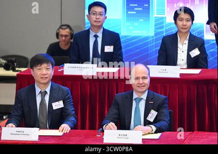Hong Kong, Chine. 9 octobre 2025. De nombreux représentants d'entreprises posant des photos lors de l'événement de signature OASES Enterprises le 9 octobre 2025 à Hong Kong. (Crédit image : © Kobe Li/Nexpher images via ZUMA Press Wire) USAGE ÉDITORIAL SEULEMENT ! Non destiné à UN USAGE commercial ! Banque D'Images