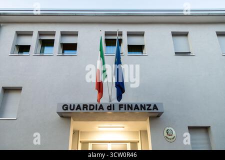 Piove di Sacco, Padoue, Vénétie, Italie - 11 août 2025 : vue extérieure du bâtiment Guardia di Finanza (police financière italienne) Banque D'Images