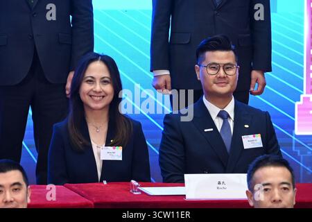 Hong Kong, Chine. 9 octobre 2025. Des représentants de roche Hong Kong Limited posant une photo lors de la cérémonie de signature d'OASES Enterprises le 9 octobre 2025 à Hong Kong. (Crédit image : © Kobe Li/Nexpher images via ZUMA Press Wire) USAGE ÉDITORIAL SEULEMENT ! Non destiné à UN USAGE commercial ! Banque D'Images