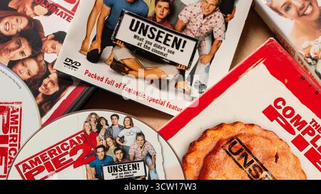 Disques DVD « American Pie 2 - Unseen » avec pochette mettant en vedette les acteurs principaux, prise de vue en haut angle Banque D'Images