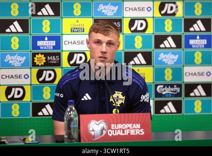 Daniel Ballard, de l'Irlande du Nord, lors d'une conférence de presse au Clearer Twist National Stadium de Windsor Park, Belfast. Date de la photo : jeudi 9 octobre 2025. Banque D'Images