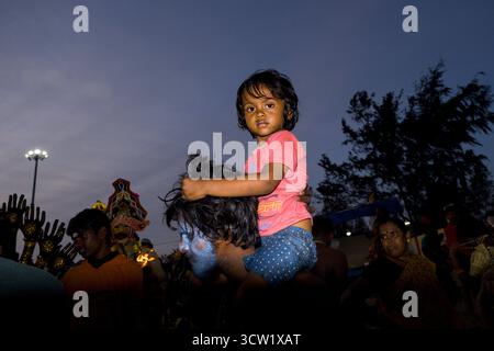 1er octobre 2025, Tiruchendur, Tamil Nadu, Inde : des centaines de dévots se sont transformés en demi-Dieu et sont venus effectuer des rituels au temple Mutharamman près de la plage de mer de Kulasekhara. (Crédit image : © Swattik Jana/Pacific Press via ZUMA Press Wire) USAGE ÉDITORIAL SEULEMENT ! Non destiné à UN USAGE commercial ! Banque D'Images
