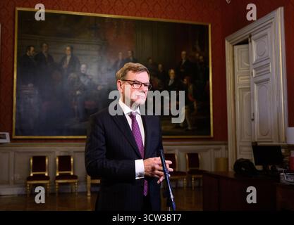 Paris, France. 09 octobre 2025. Johann Wadephul (CDU), ministre des Affaires étrangères, est interviewé par ZDF après la réunion sur la mise en œuvre du plan de paix américain pour mettre fin à la guerre à Gaza au ministère français des Affaires étrangères. À l’invitation du président français, de nombreux ministres des Affaires étrangères d’Europe et du moyen-Orient se réunissent pour une conférence sur la fin de la guerre à Gaza et en Israël. Crédit : Bernd von Jutrczenka/dpa/Alamy Live News Banque D'Images