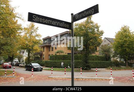 DATE D'ENREGISTREMENT NON INDIQUÉE Straßenschilder Stresemannallee und Grandweg. Lokstedt Hamburg *** panneaux de rue Stresemannallee et Grandweg Lokstedt Hamburg Banque D'Images