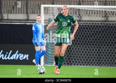 Wolfsburg, Deutschland. 08 octobre 2025. Wolfsburg, Allemagne 08. Oktober 2025 : Champions League - Frauen - 2025/2026 - VfL Wolfsburg vs. Paris Saint-Germain Im Bild : Ella Peddemors (VfL) crédit : dpa/Alamy Live News Banque D'Images