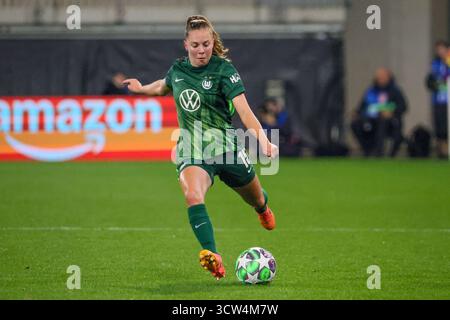 Wolfsburg, Deutschland. 08 octobre 2025. Wolfsburg, Allemagne 08. Oktober 2025 : Champions League - Frauen - 2025/2026 - VfL Wolfsburg vs. Paris Saint-Germain Im Bild : Janou Levels (VfL) crédit : dpa/Alamy Live News Banque D'Images