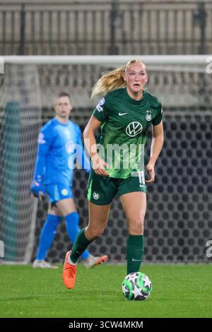 Wolfsburg, Deutschland. 08 octobre 2025. Wolfsburg, Allemagne 08. Oktober 2025 : Champions League - Frauen - 2025/2026 - VfL Wolfsburg vs. Paris Saint-Germain Im Bild : Ella Peddemors (VfL) crédit : dpa/Alamy Live News Banque D'Images