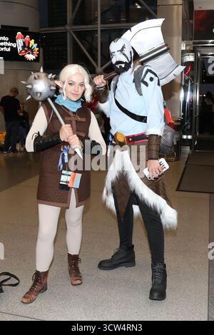 New York, New York, États-Unis. 9th Oct. 2025. Les cosplayers assistent à la New York Comic Con 2025 au Javitz Center de New York. Crédit : Greg Allen/Alamy Live News. Banque D'Images