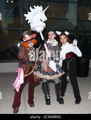 New York, New York, États-Unis. 9th Oct. 2025. Les cosplayers assistent à la New York Comic Con 2025 au Javitz Center de New York. Crédit : Greg Allen/Alamy Live News. Banque D'Images