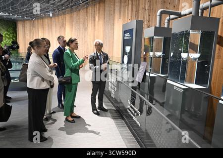 Osaka, japonais. 10 octobre 2025. La princesse Victoria visite le pavillon japonais à l'Expo 2025 Osaka, Japon, le 10 octobre 2025. La princesse héritière de Suède Victoria est en visite officielle au Japon du 9 au 15 octobre. Photo : Jessica Gow/TT/Code 10070 ce texte est traduit automatiquement crédit : TT News Agency/Alamy Live News Banque D'Images