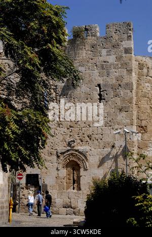 Vue panoramique de Jeruslame ville vendue du mont d'Oliver, juif de cementaire juif au cimetière juif, mont Sion, mur ouest, les gens priant au mur ouest, reconstruit le quartier des jewsish et crárdo ville de David, les gens dans la vie quotidienne à Jérusalem. Mosquée Al Aqsa et Temple Mount Mosaue à Jérusalem Israël Holyland septembre 3, 2007 Banque D'Images